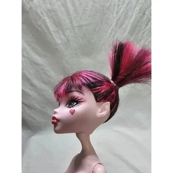 Monster High Dead Tired DRACULAURA Doll- Two Right Hands- Nude- READ - Picture 3 of 11